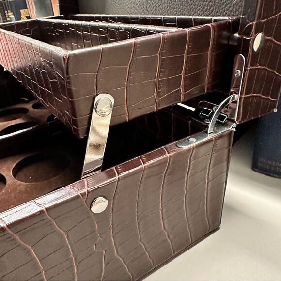 Bobbi Brown | brown croc embossed vegan leather valet case - Picture 7 of 10